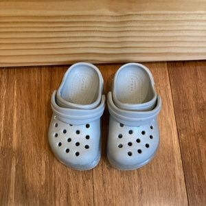 CROCS *barley used* toddler sz 6 gray/glitter band